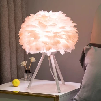 חדר שינה מודרני בסלון נוצה מנורת שולחן חם ליד המיטה אור רומנטי אווז נוצות קישוט ילדה מנורת שולחן תאורה